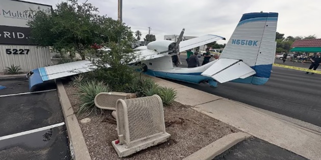 ABD’de Arızalanan Uçak Otoyola Gövde Üstü İniş Yaptı
